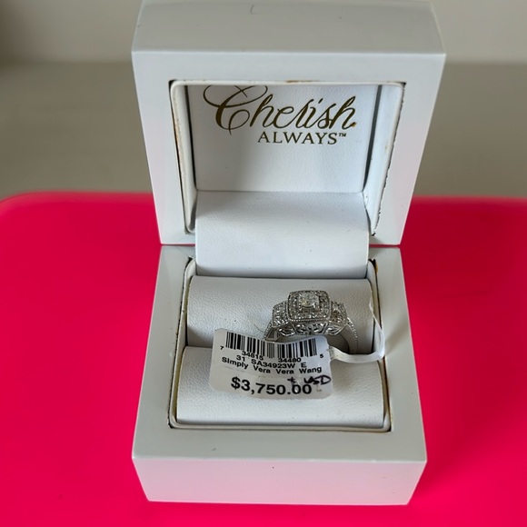 NWT 14kt Vera Wang diamond ring. Excluded from bundle discounts - Picture 6 of 13